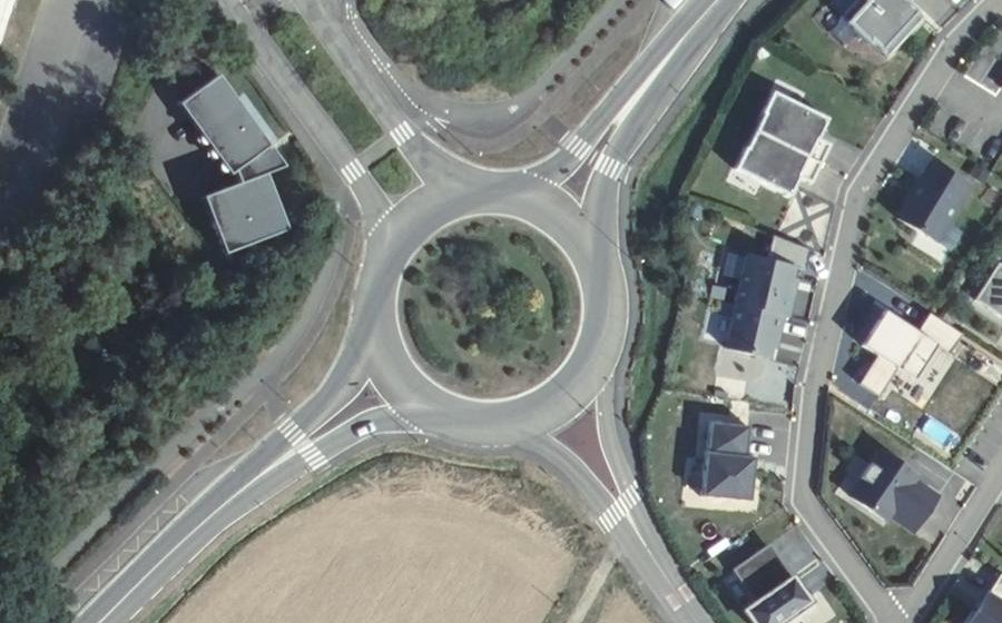 Vue aérienne du Rond-point anonyme n°150375201