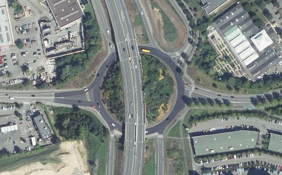 Vue aérienne du Rond-point anonyme n°150383472