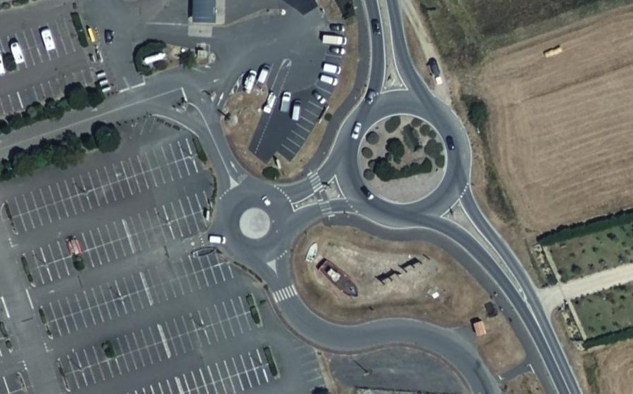 Vue aérienne du Rond-point anonyme n°150392691