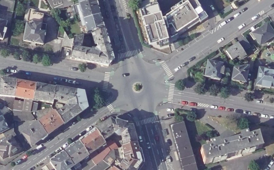 Vue aérienne du Rond-point anonyme n°150396167
