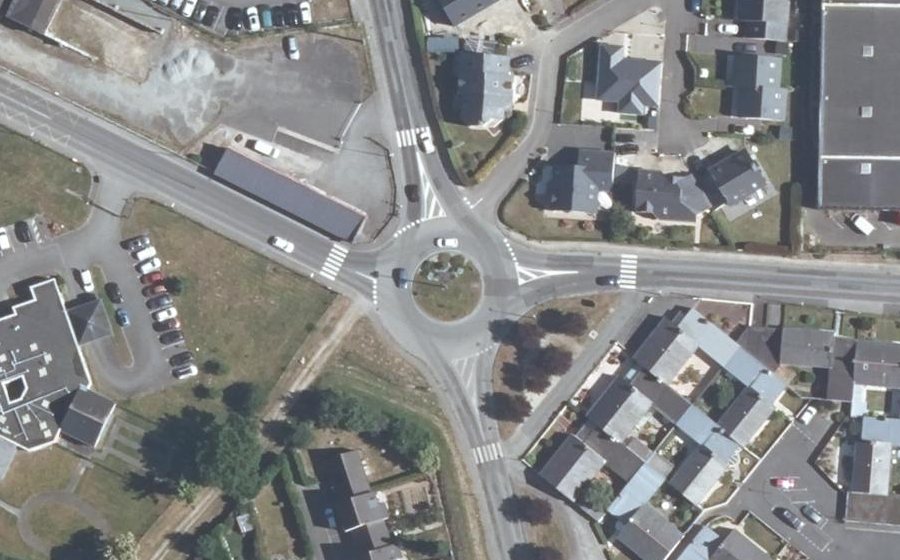 Vue aérienne du Rond-point anonyme n°150405981