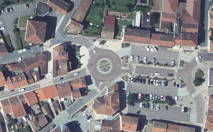 Vue aérienne du Rond-point anonyme n°150425551