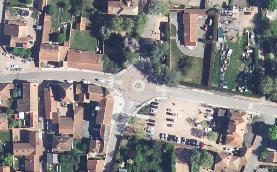 Vue aérienne du Rond-point anonyme n°150425559