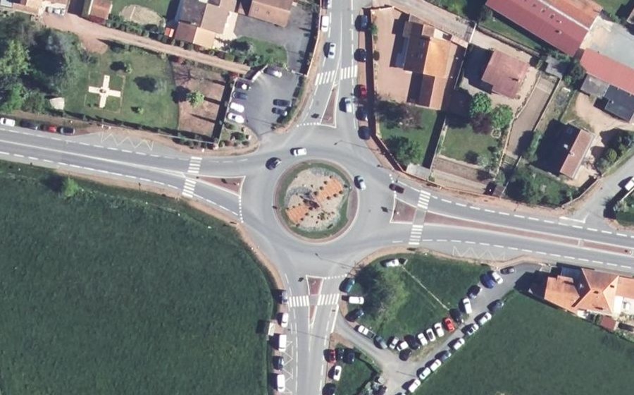 Vue aérienne du Rond-point anonyme n°150425566