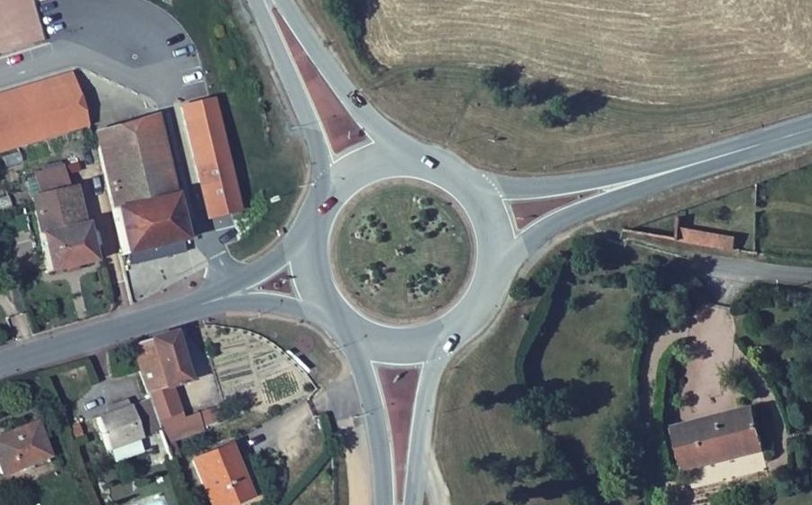 Vue aérienne du Rond-point anonyme n°150425584