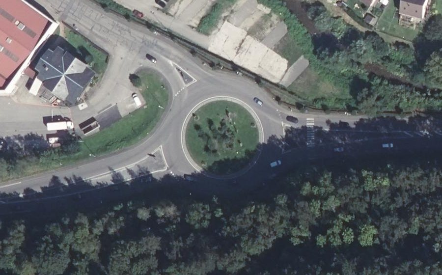 Vue aérienne du Rond-point anonyme n°150467702