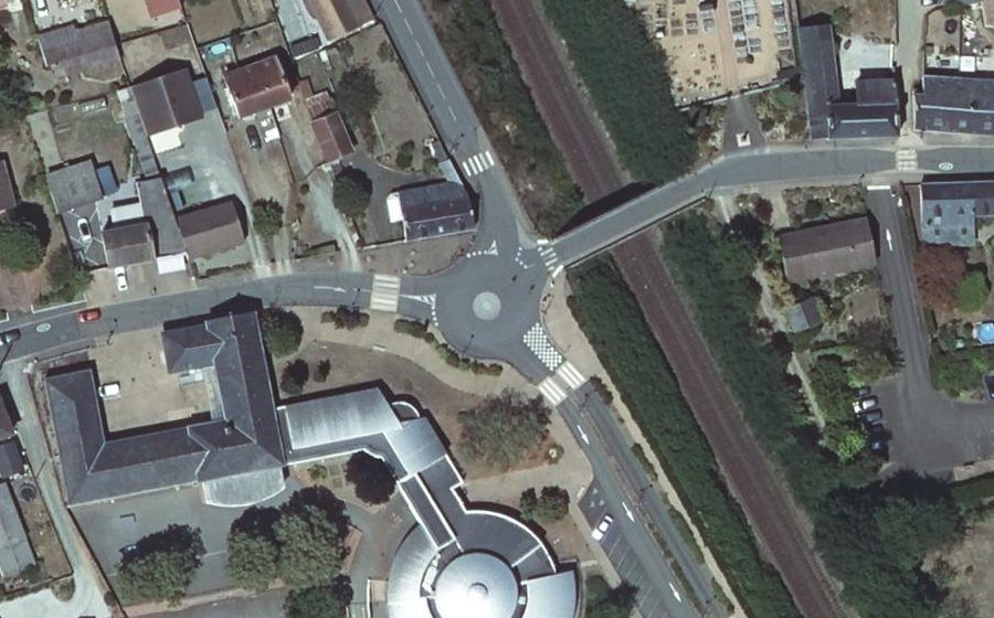 Vue aérienne du Rond-point anonyme n°150519858