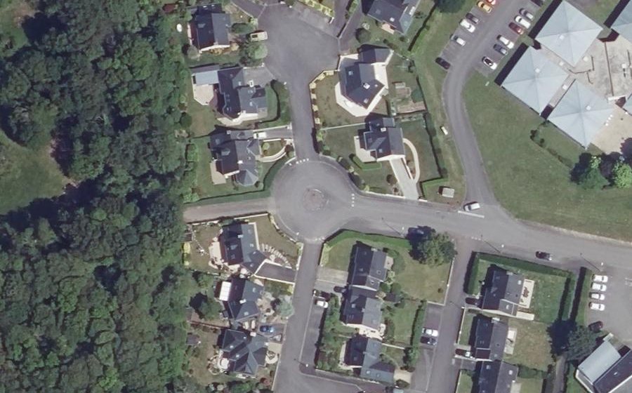 Vue aérienne du Rond-point anonyme n°150576432