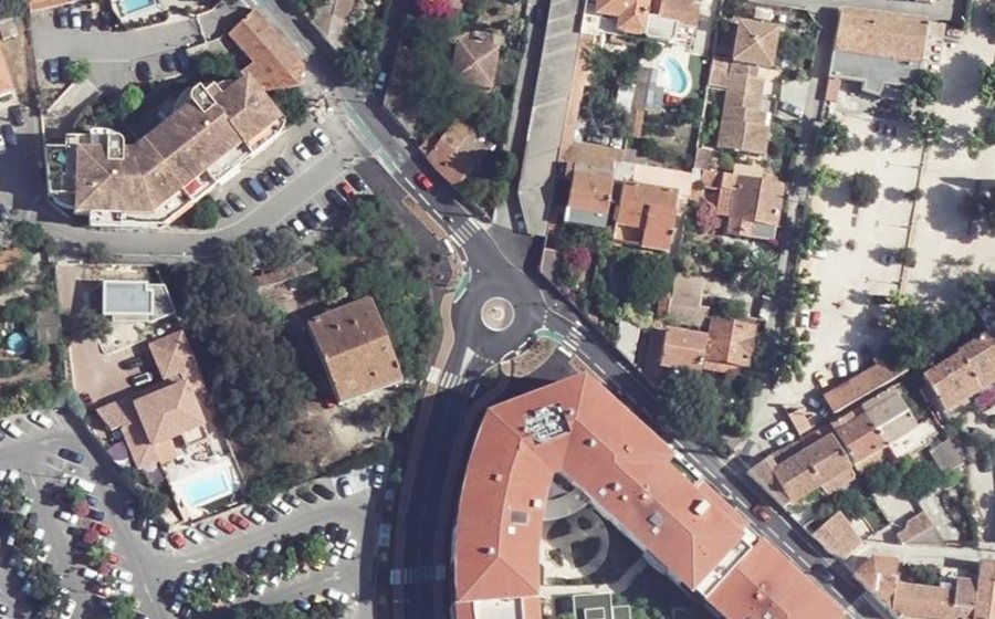 Vue aérienne du Rond-point anonyme n°1505835208
