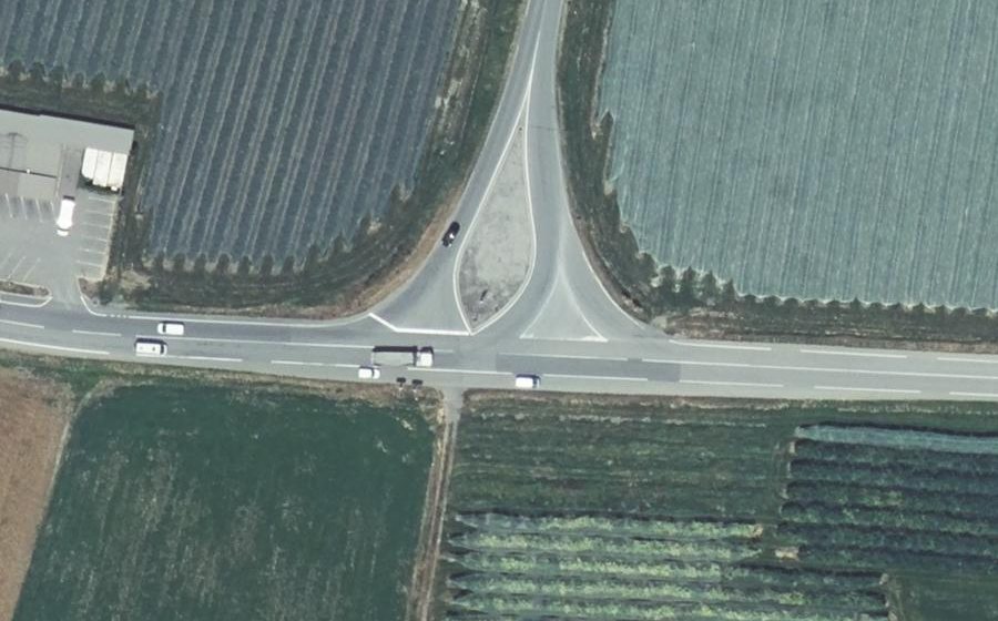 Vue aérienne du Rond-point anonyme n°1505868765