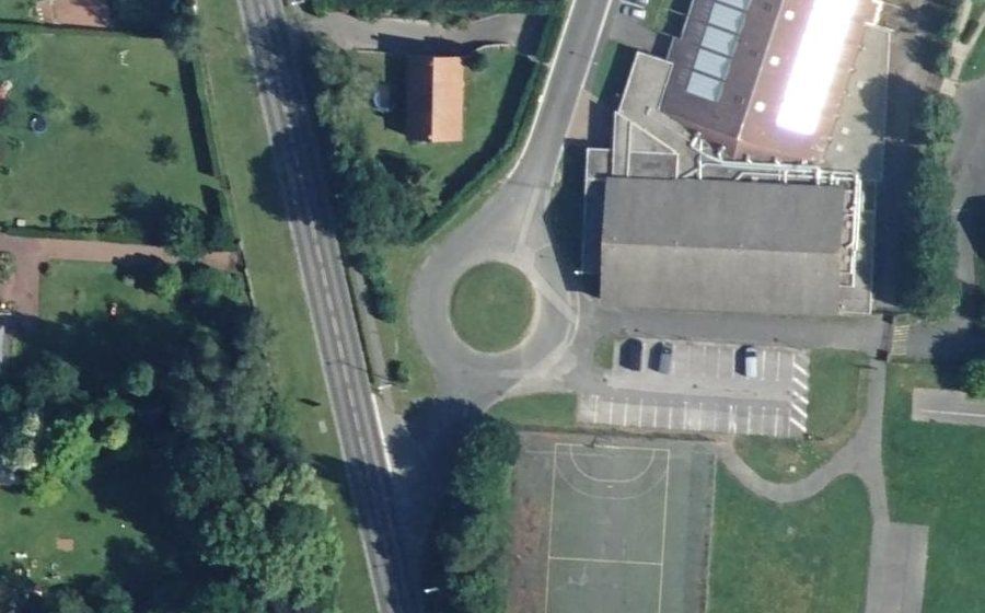 Vue aérienne du Rond-point anonyme n°150588877