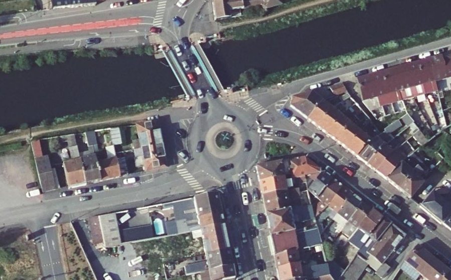 Vue aérienne du Rond-point anonyme n°150590028
