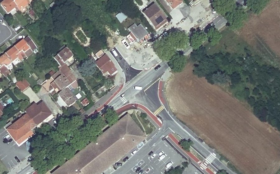 Vue aérienne du Rond-point anonyme n°1505906179