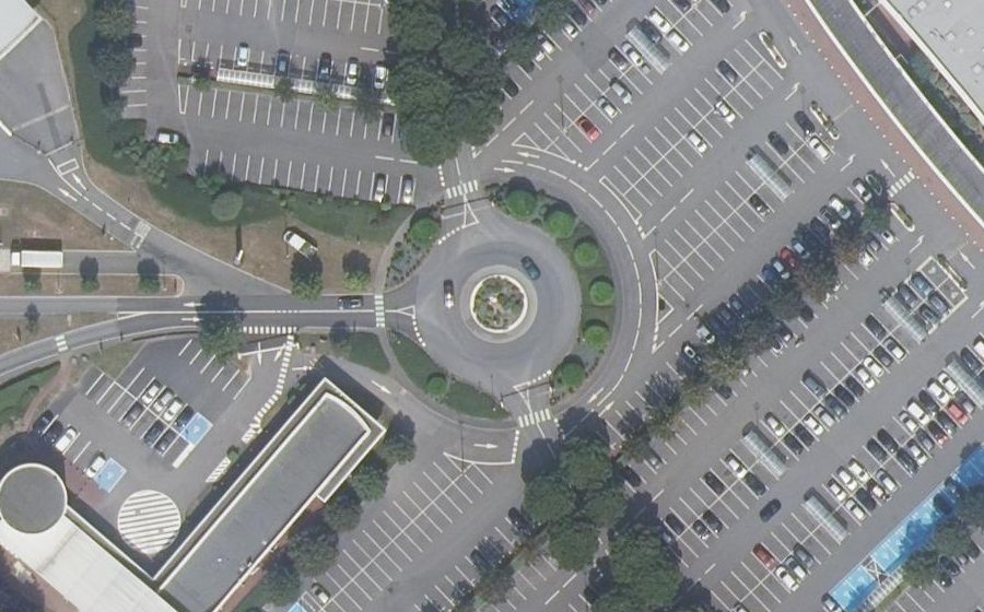 Vue aérienne du Rond-point anonyme n°150593107