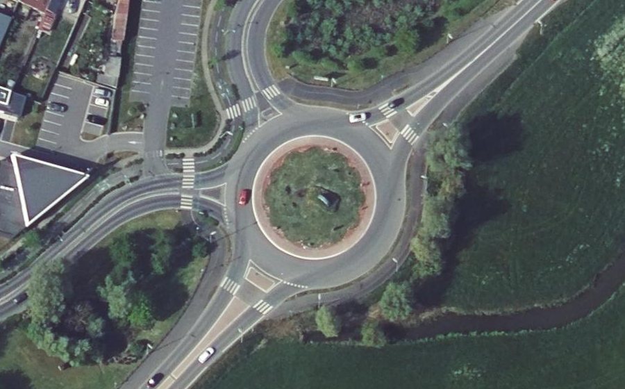 Vue aérienne du Rond-point anonyme n°150601453