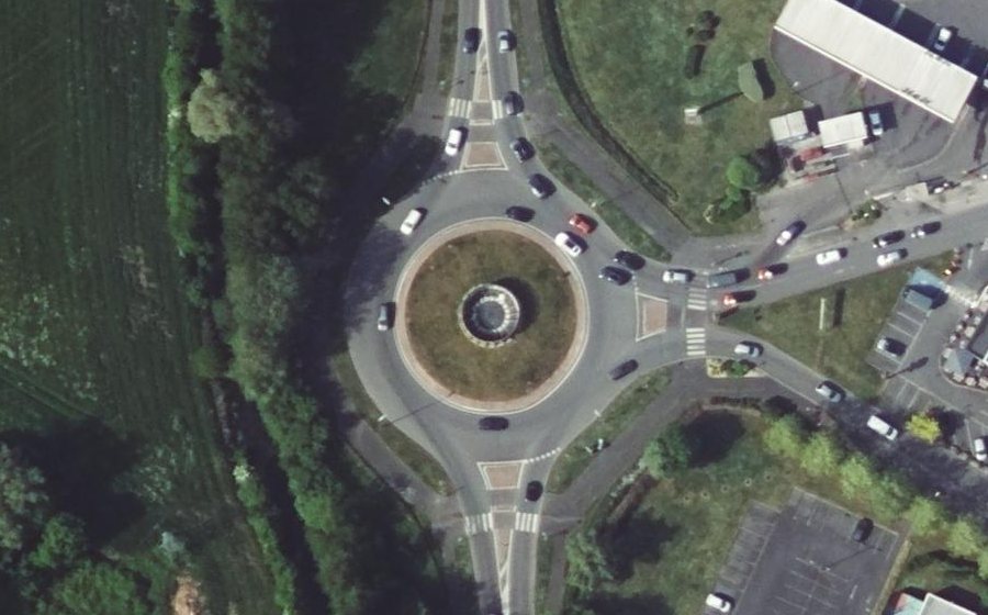 Vue aérienne du Rond-point anonyme n°150601457