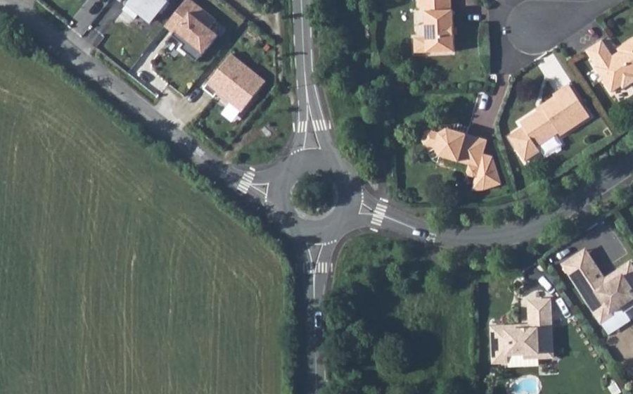 Vue aérienne du Rond-point anonyme n°150602243