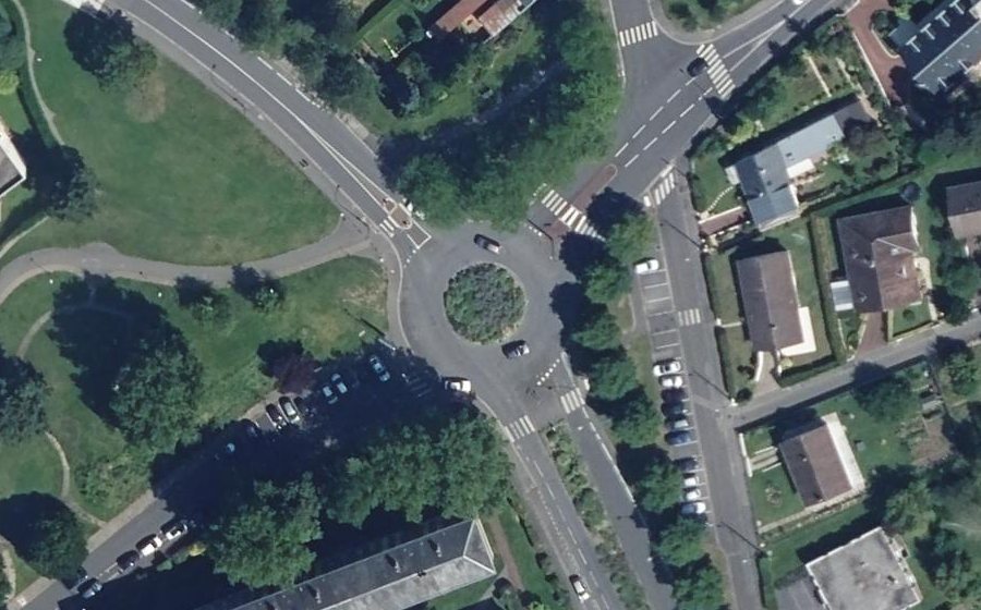 Vue aérienne du Rond-point anonyme n°150608296