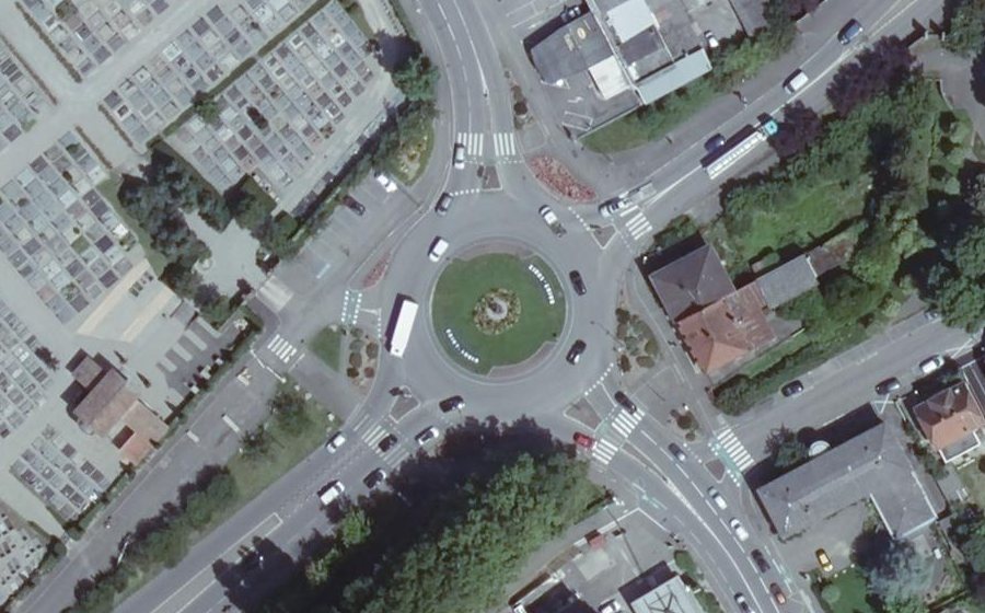 Vue aérienne du Rond-point anonyme n°150663800