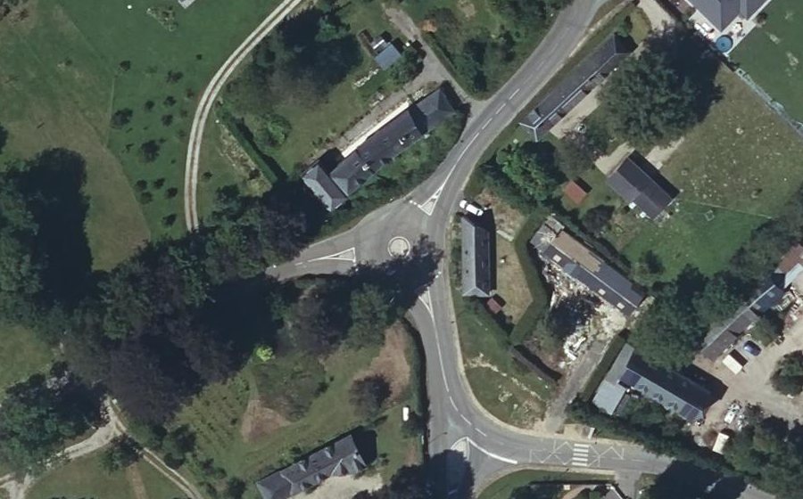 Vue aérienne du Rond-point anonyme n°1507398392