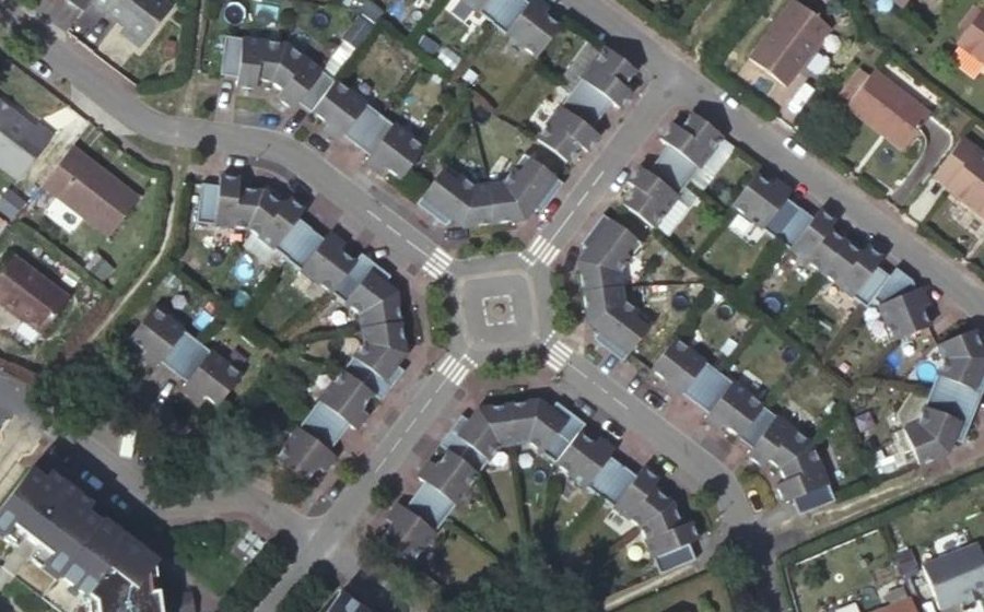 Vue aérienne du Rond-point anonyme n°1507503907