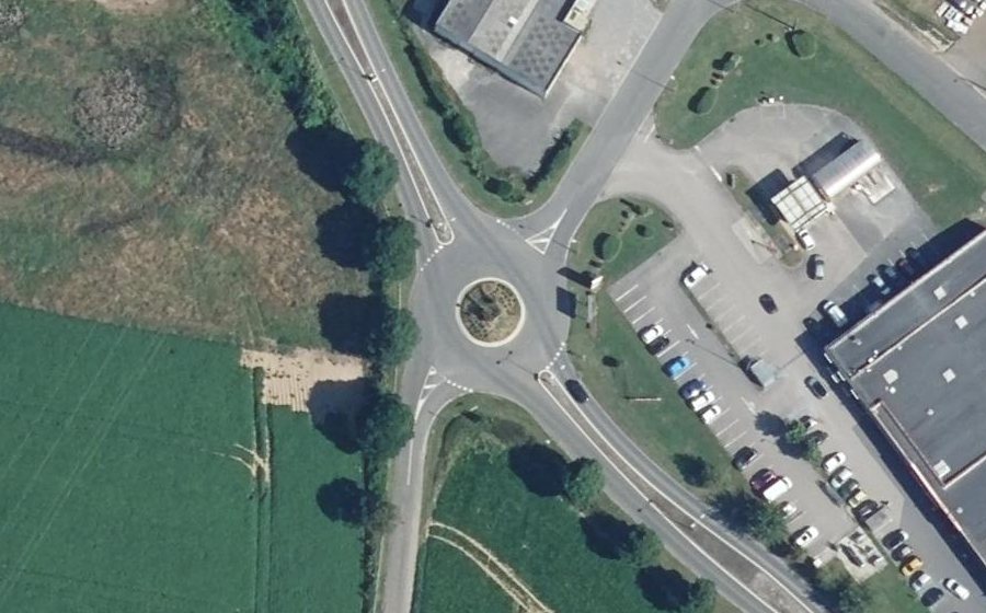 Vue aérienne du Rond-point anonyme n°150800085