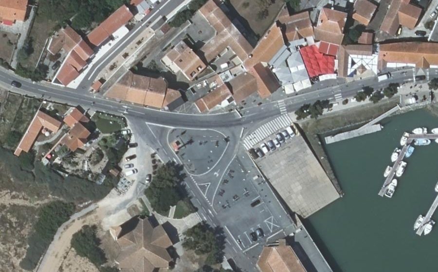 Vue aérienne du Rond-point anonyme n°1508800340