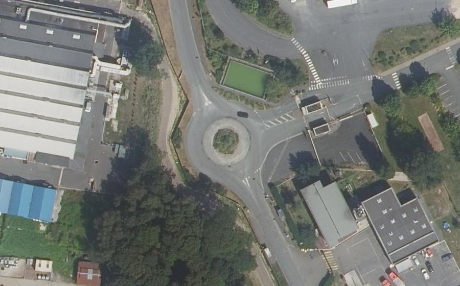Vue aérienne du Rond-point anonyme n°150928031