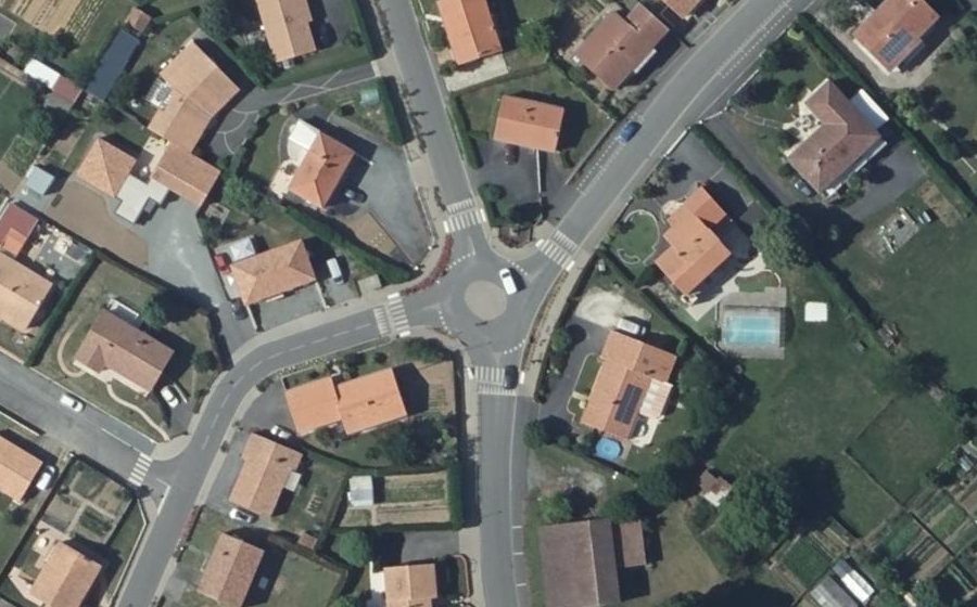 Vue aérienne du Rond-point anonyme n°1509425600