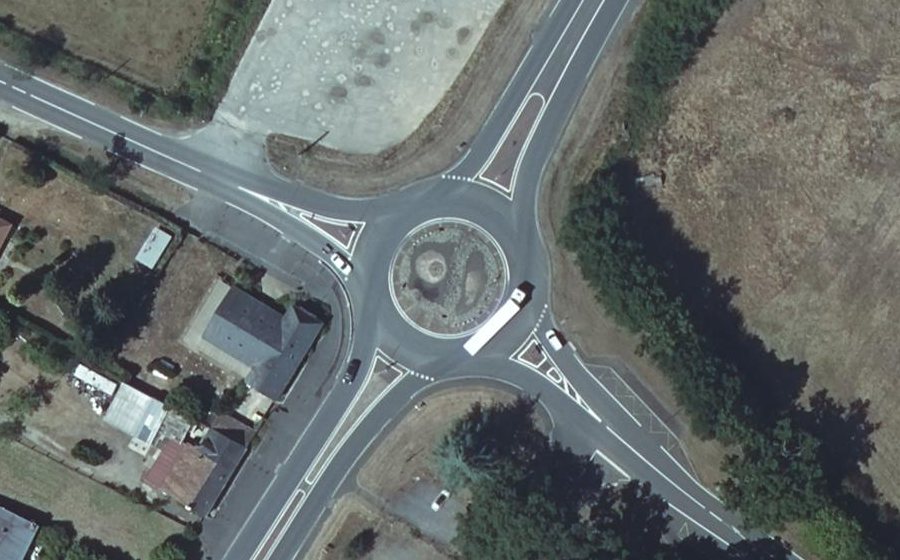 Vue aérienne du Rond-point anonyme n°150963707