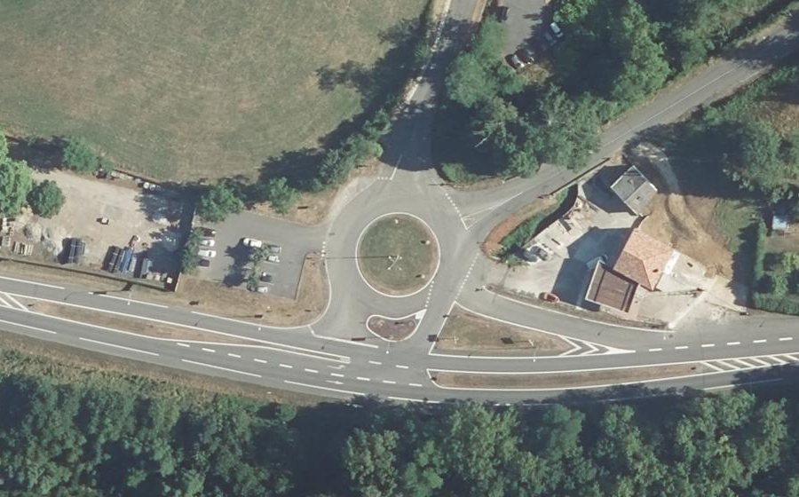 Vue aérienne du Rond-point anonyme n°151062777