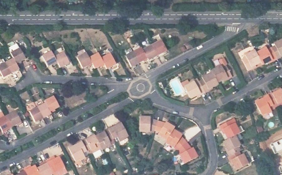 Vue aérienne du Rond-point anonyme n°151082272