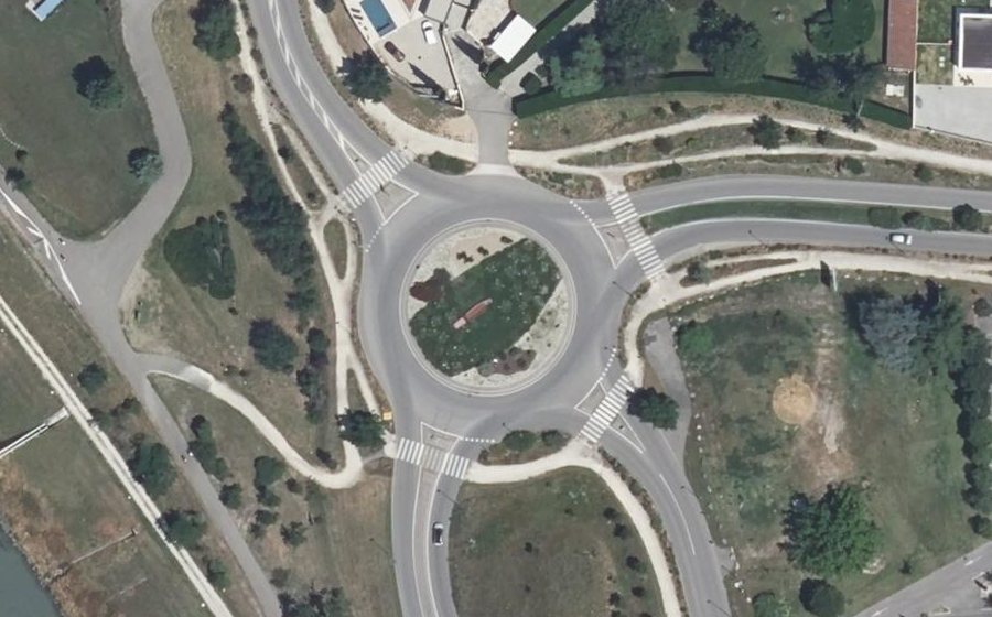 Vue aérienne du Rond-point anonyme n°151090994
