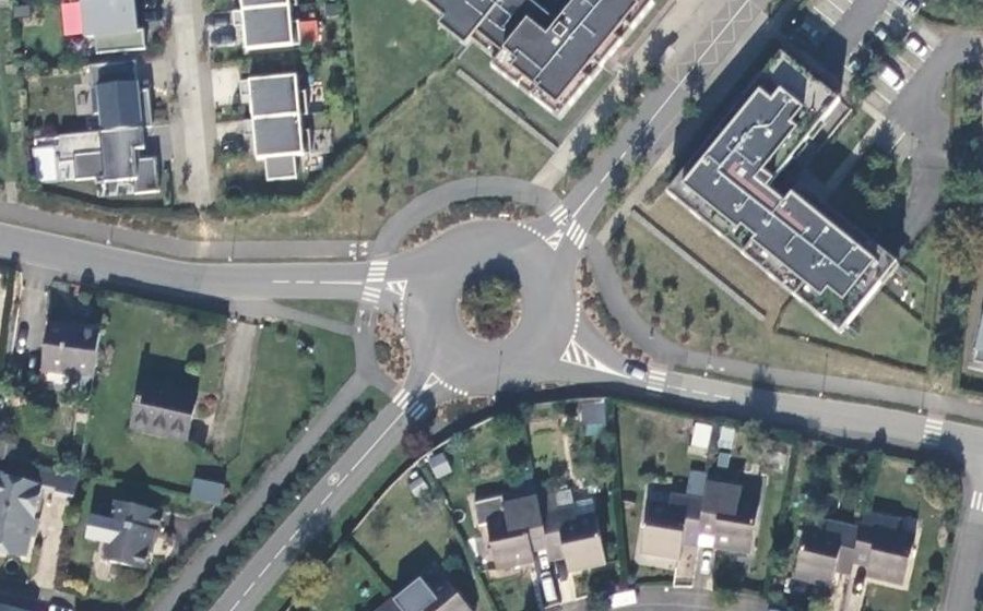 Vue aérienne du Rond-point anonyme n°151144340