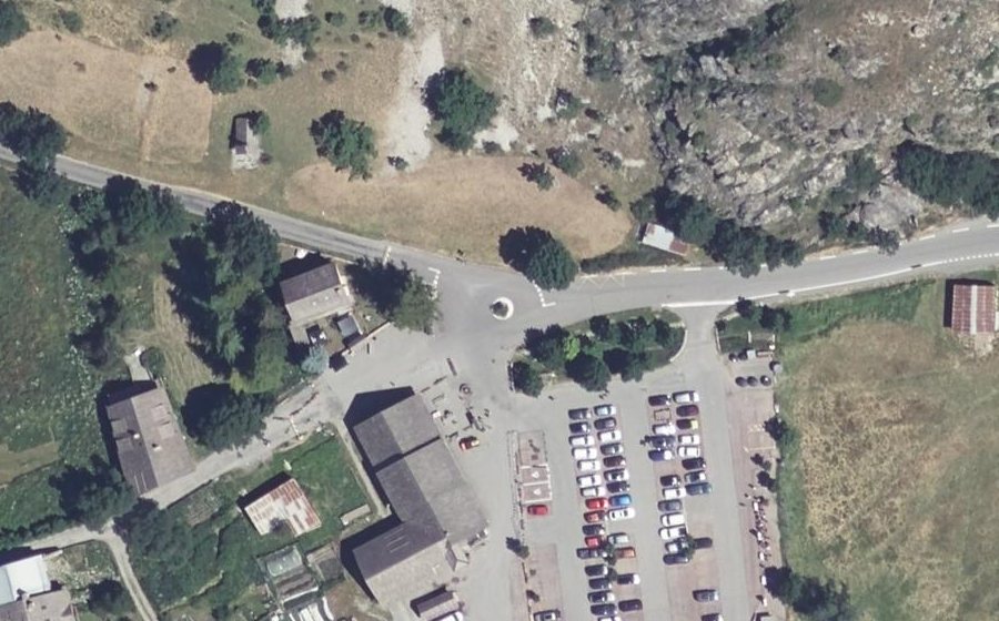 Vue aérienne du Rond-point anonyme n°151159010