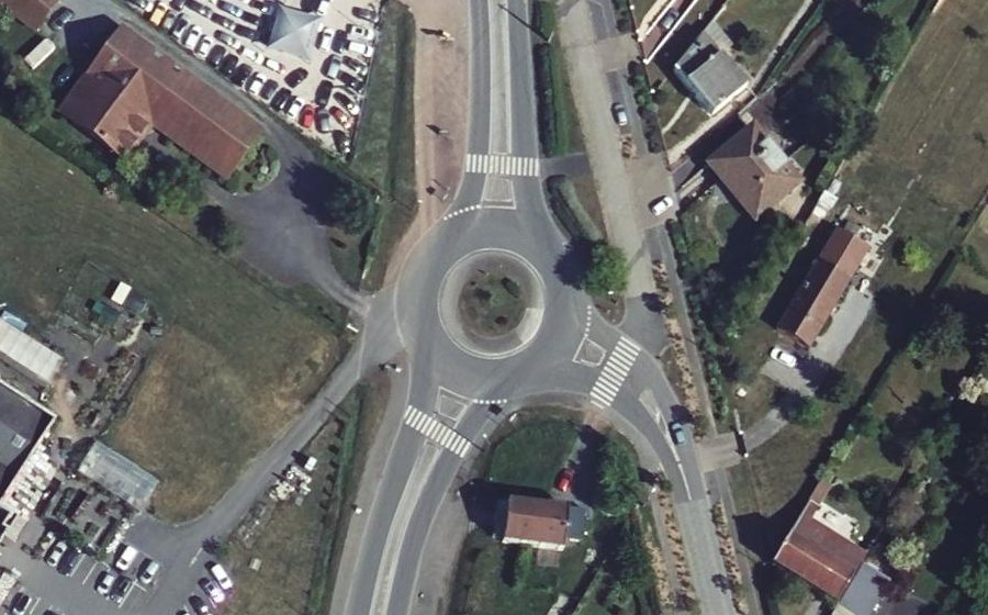 Vue aérienne du Rond-point anonyme n°151170623