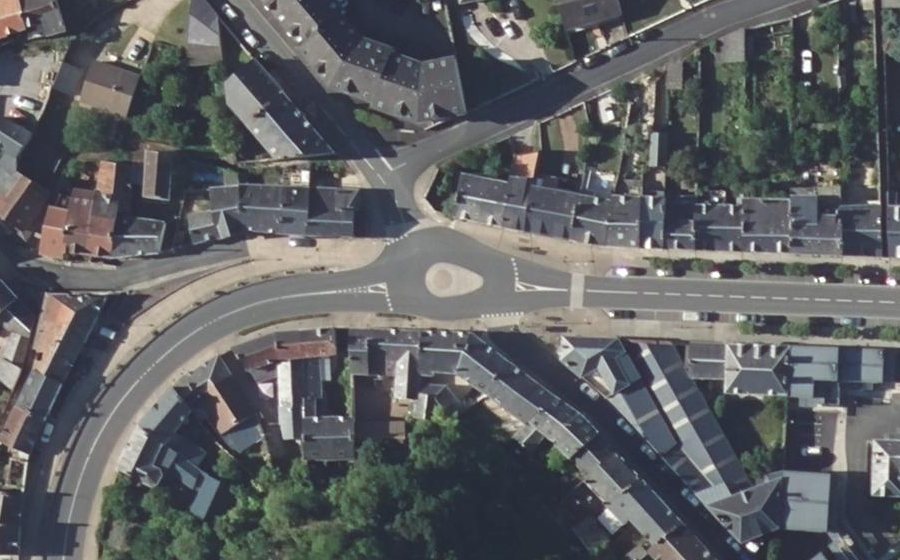 Vue aérienne du Rond-point anonyme n°151203872