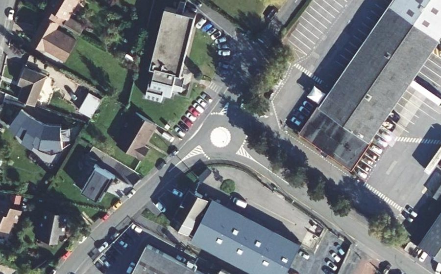 Vue aérienne du Rond-point anonyme n°1512138653