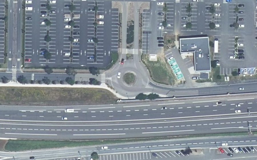 Vue aérienne du Rond-point anonyme n°151216475