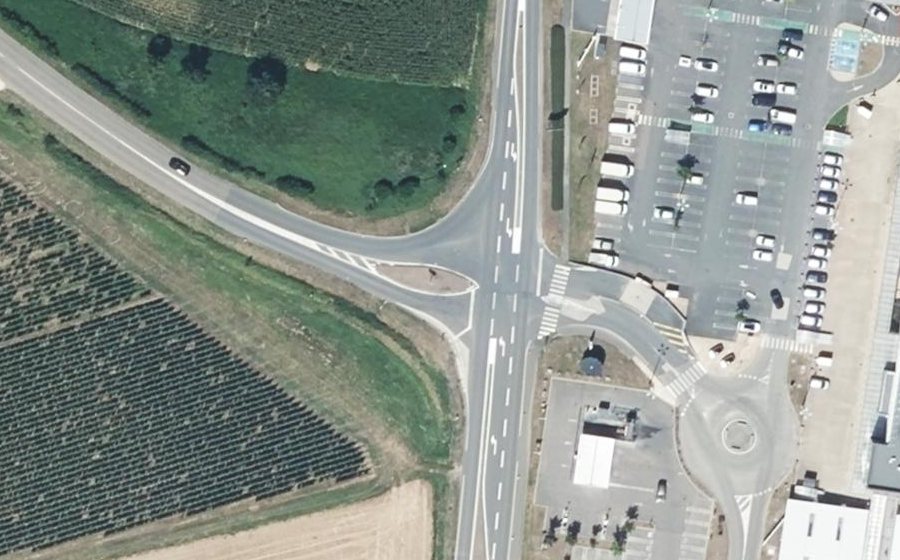 Vue aérienne du Rond-point anonyme n°1512460350