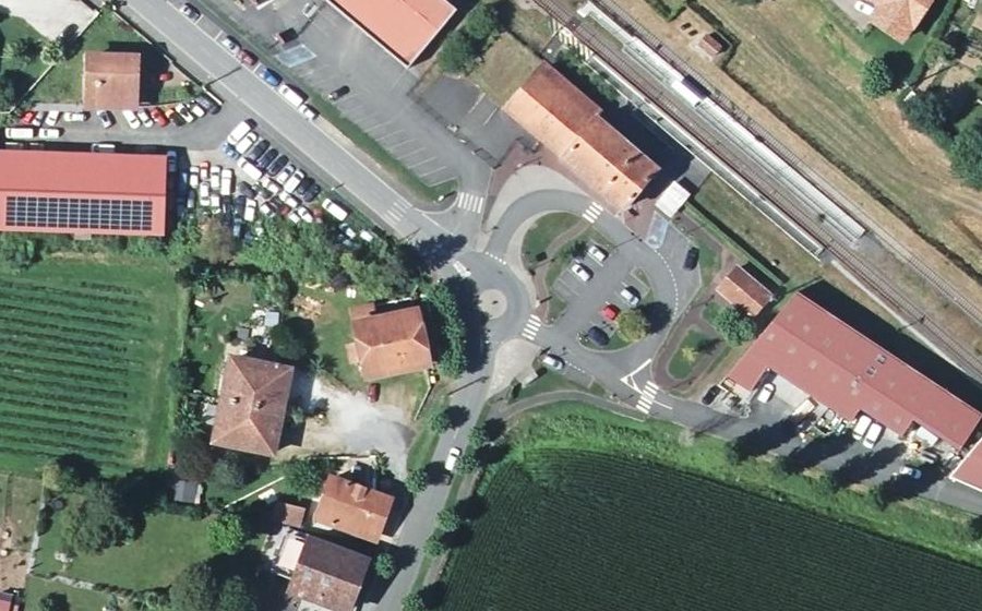 Vue aérienne du Rond-point anonyme n°1512703279