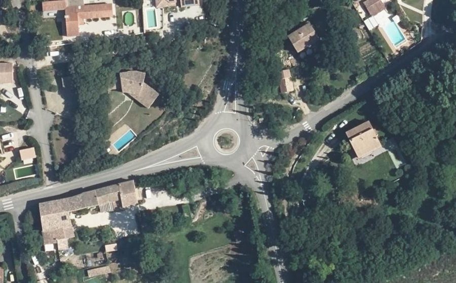 Vue aérienne du Rond-point anonyme n°151275662