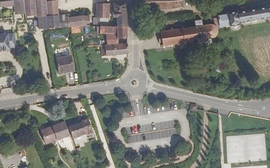 Vue aérienne du Rond-point anonyme n°151302932