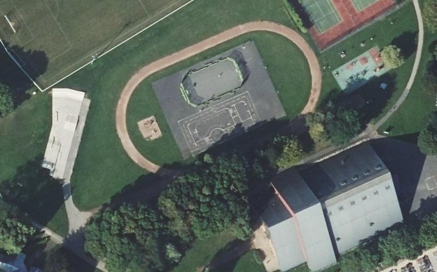 Vue aérienne du Rond-point anonyme n°1513922563