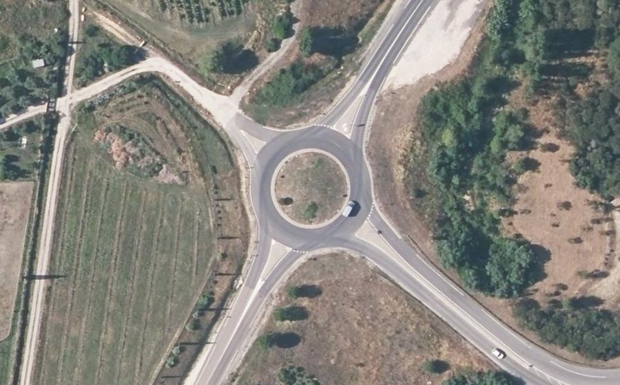 Vue aérienne du Rond-point anonyme n°151442505