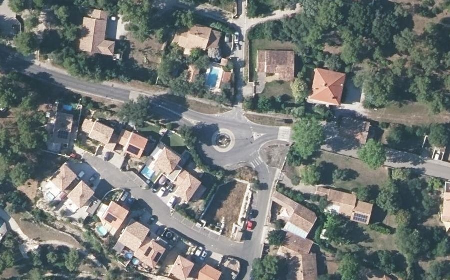 Vue aérienne du Rond-point anonyme n°151442510