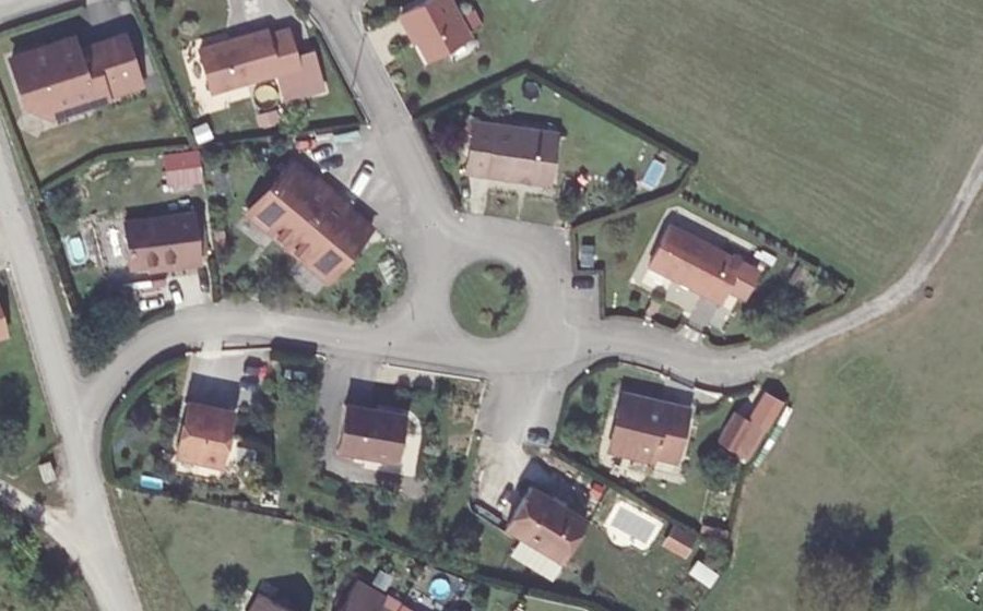 Vue aérienne du Rond-point anonyme n°151487848
