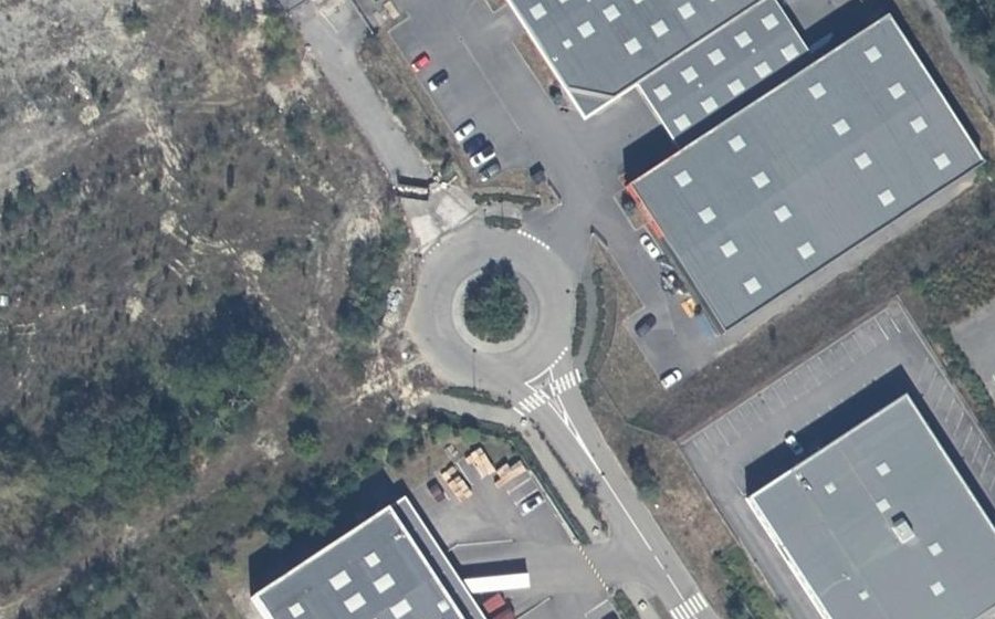 Vue aérienne du Rond-point anonyme n°151490334