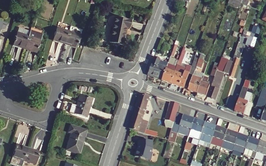Vue aérienne du Rond-point anonyme n°1514904768