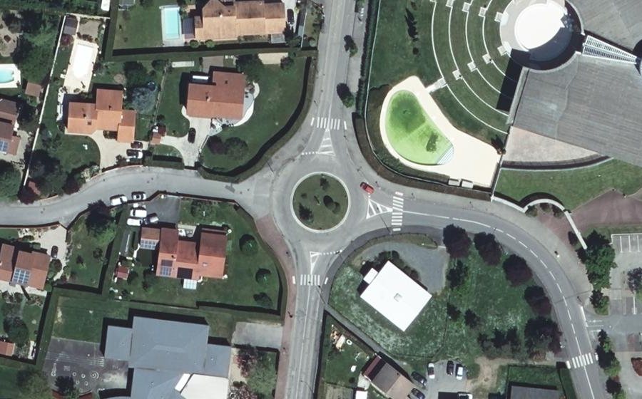 Vue aérienne du Rond-point anonyme n°151512456